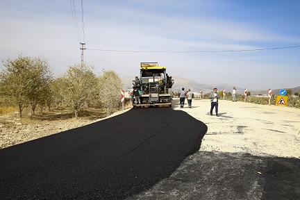 Büyükşehir’den Elmalı’ya köprü ve sıcak asfalt   