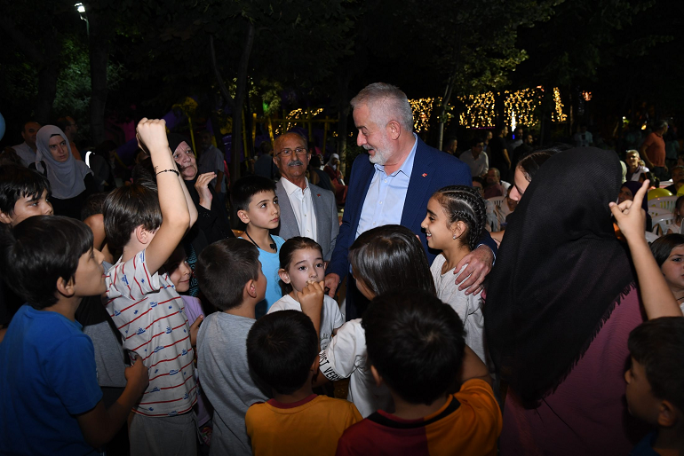 “Halkın içerisinde dertlere çare oluyorsunuz”