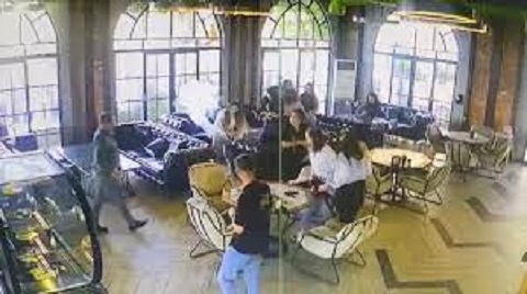 Kafeteryada cep telefonu patladı!