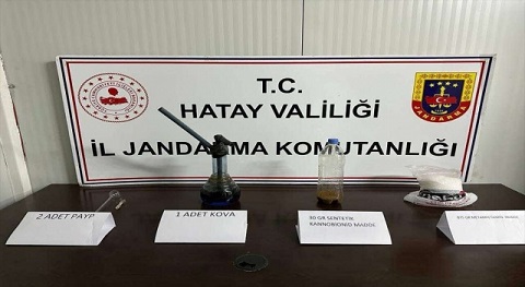 Hatay’da 1 kilo 115 gram sentetik uyuşturucu ele geçirildi, 2 şüpheli gözaltına alındı.