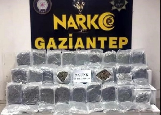 Gaziantep’te 28 Kilo Skunk Ele Geçirildi, 2 Şüpheli Tutuklandı
