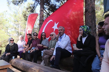 BAŞKAN TAHMAZOĞLU ÖĞRETMENLERİ AĞIRLADI