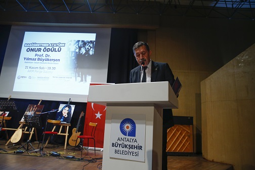 Başöğretmen Atatürk Onur Ödülü Büyükerşen’in