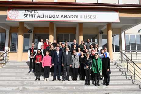 Geleceğimize en büyük katkıyı öğretmenlerimiz veriyor