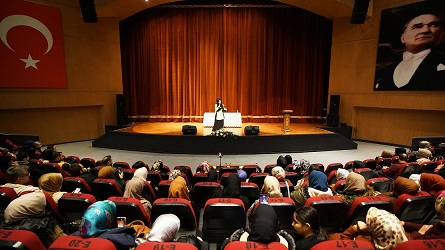 Yazar Tongar, Aile Olmak ve Aile  Kalmanın Önemini Anlattı