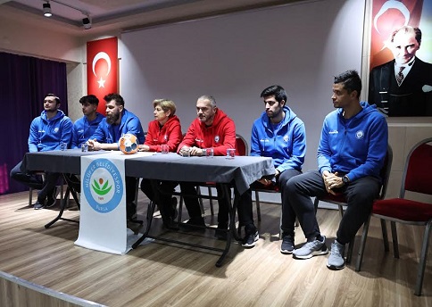 Nilüfer’in hentbolcuları ve öğrencilerden keyifli sohbet   