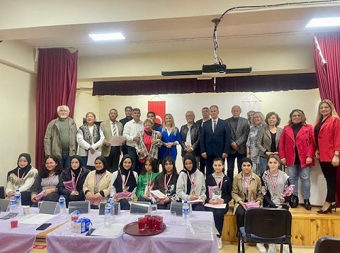 Mersin Şairler Yazarlar Derneği Mersin Toroslar ilçesi Hafsa Sultan Mesleki ve Teknik Anadolu Lisesinde öğrenci öğretmenleriyle buluştu