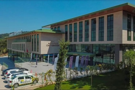Eğitimde Çıtayı Yükselten     Üniversite!