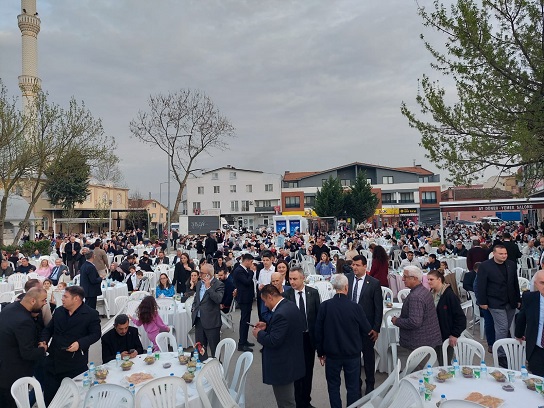 Bursa Büyükşehir Belediyesi, Kadir Gecesi’nde  5 bin kişiye iftar yemeği verdi