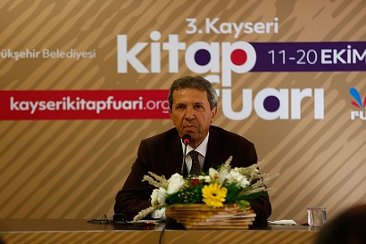 Büyükşehir Belediyesi’nin kontrolünde Sun Fuarcılık tarafından düzenlenen Kayseri Kitap Fuarı’nın ikinci günü yine büyük bir ilgiyle karşılaştı.