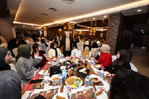 ŞAHİNBEY’DEN ERZURUM’A SICAK BİR KUCAKLAMA     BAŞKAN TAHMAZOĞLU ÖĞRENCİLERLE BULUŞTU   