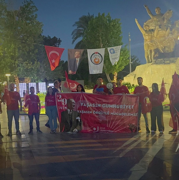 Cumhuriyet’in Gençliği Muratpaşa’da Cumhuriyet Manifestosunu Haykırdı   