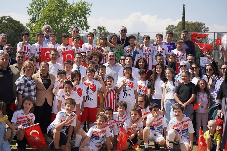 ŞAMPİYON ÇOCUKLARIN ÖDÜLLERİ BAŞKAN KOTAN’DAN