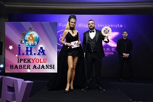 ENES FURKAN BİLGİÇLİ İMZALI X TURKEY AWARDS GÖRKEMLİ TÖRENLE SAHİPLERİNİ BULDU