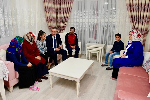 Güngör Milli Yüzücüyü Ziyaret Etti