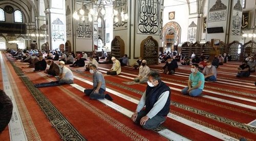 BURSA, ULUCAMİ’DE CUMA NAMAZI CEMAATLE KILINDI