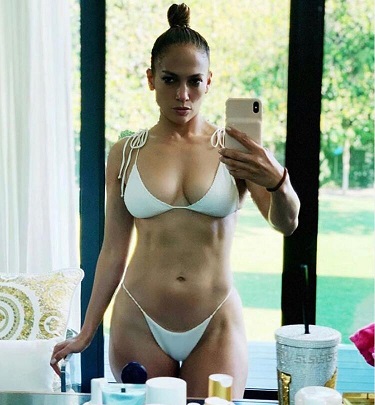 ABD’li oyuncu ve şarkıcı Jennifer Lopez, yaptığı son paylaşımla adeta sosyal medyayı salladı.