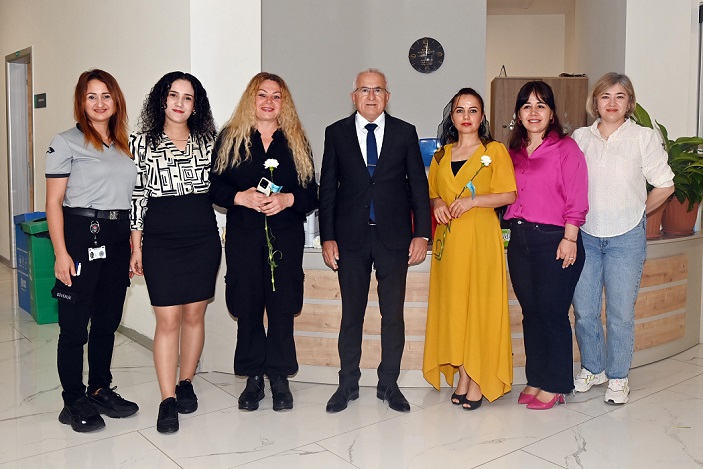 BAŞKAN AVCIOĞLU’NDAN HEMŞİRELİK HAFTASI’NDA ANLAMLI JEST