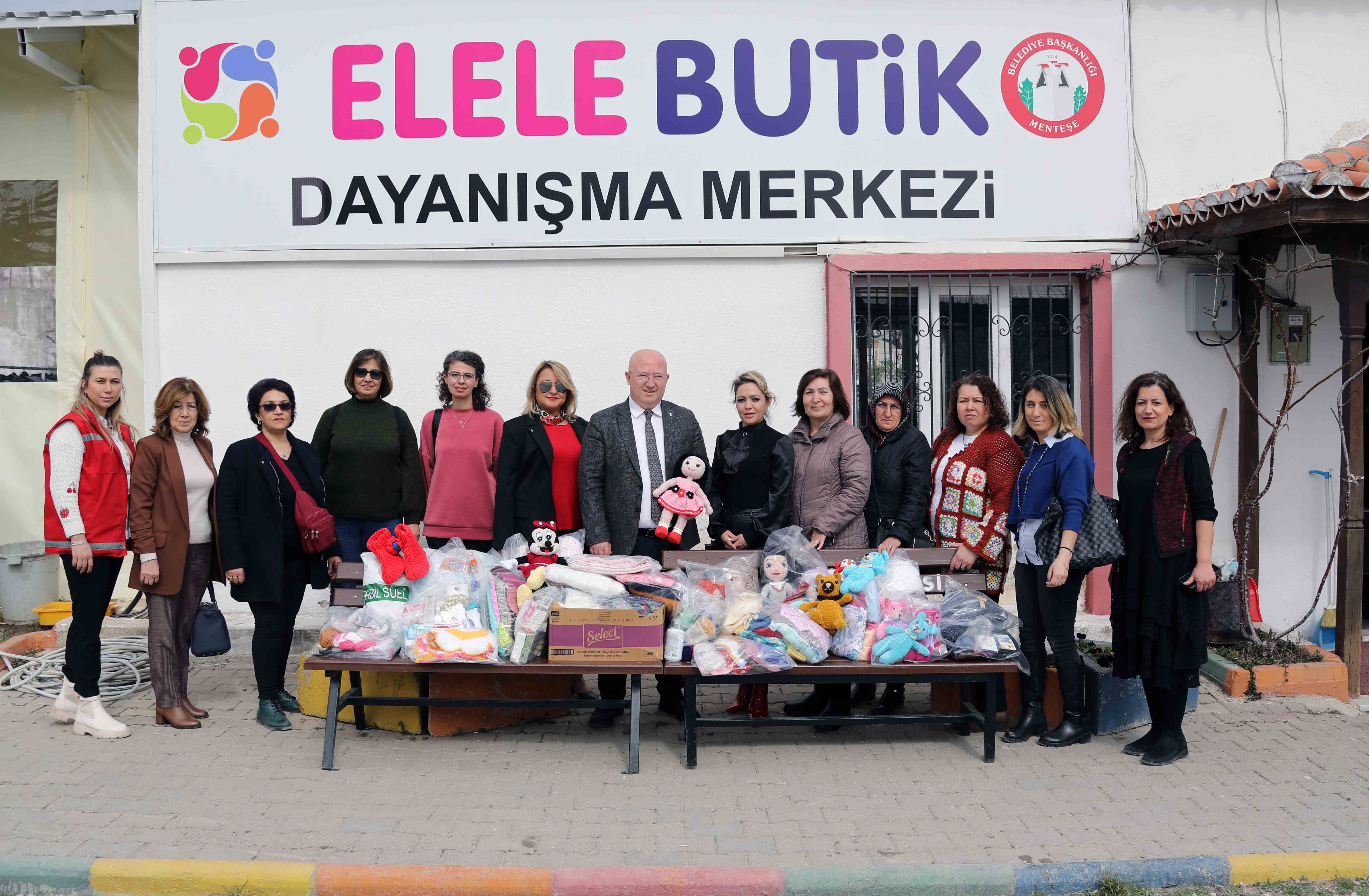 Menteşeli Kadınlar Depremzede Çocuklar İçin Ördü