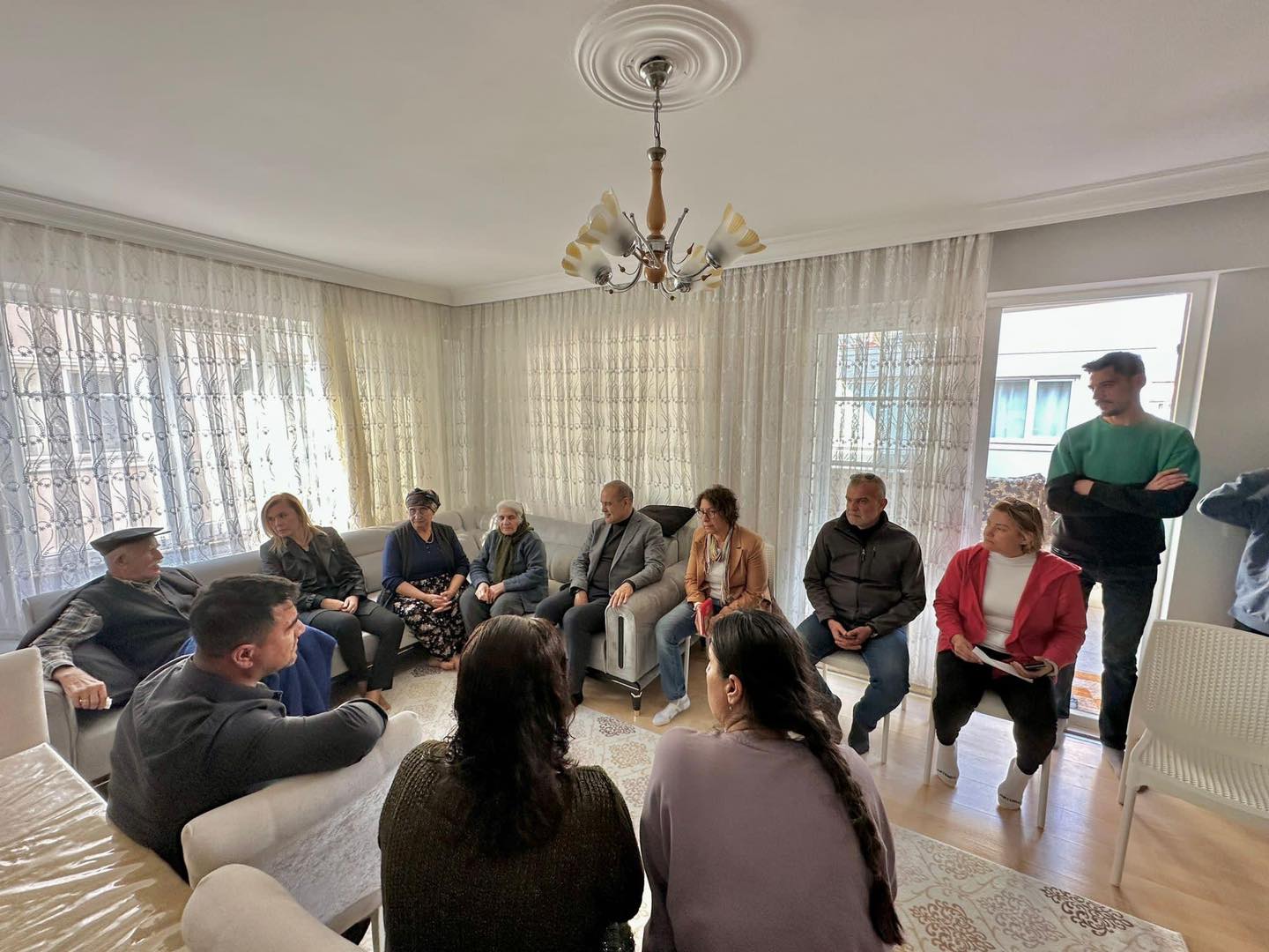 ORTACA’DA DEPREMZEDE AİLELERE SICAK İLGİ