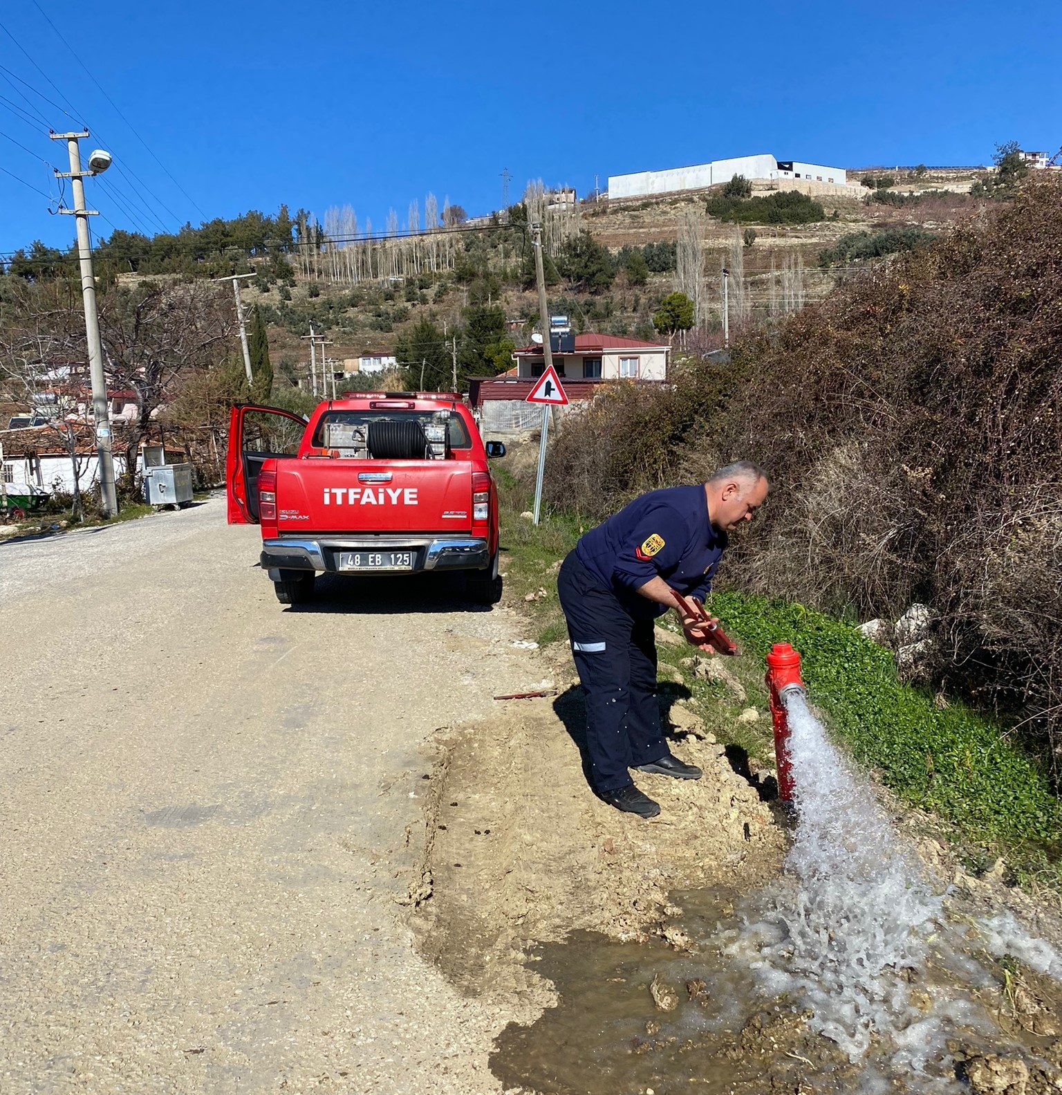 Büyükşehir İtfaiyesi 1631 Hidrant Kurulumu Gerçekleştirdi
