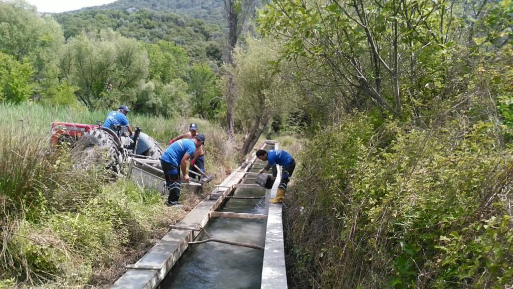 Büyükşehir’den Üreten Köylüye Sulama Desteği 