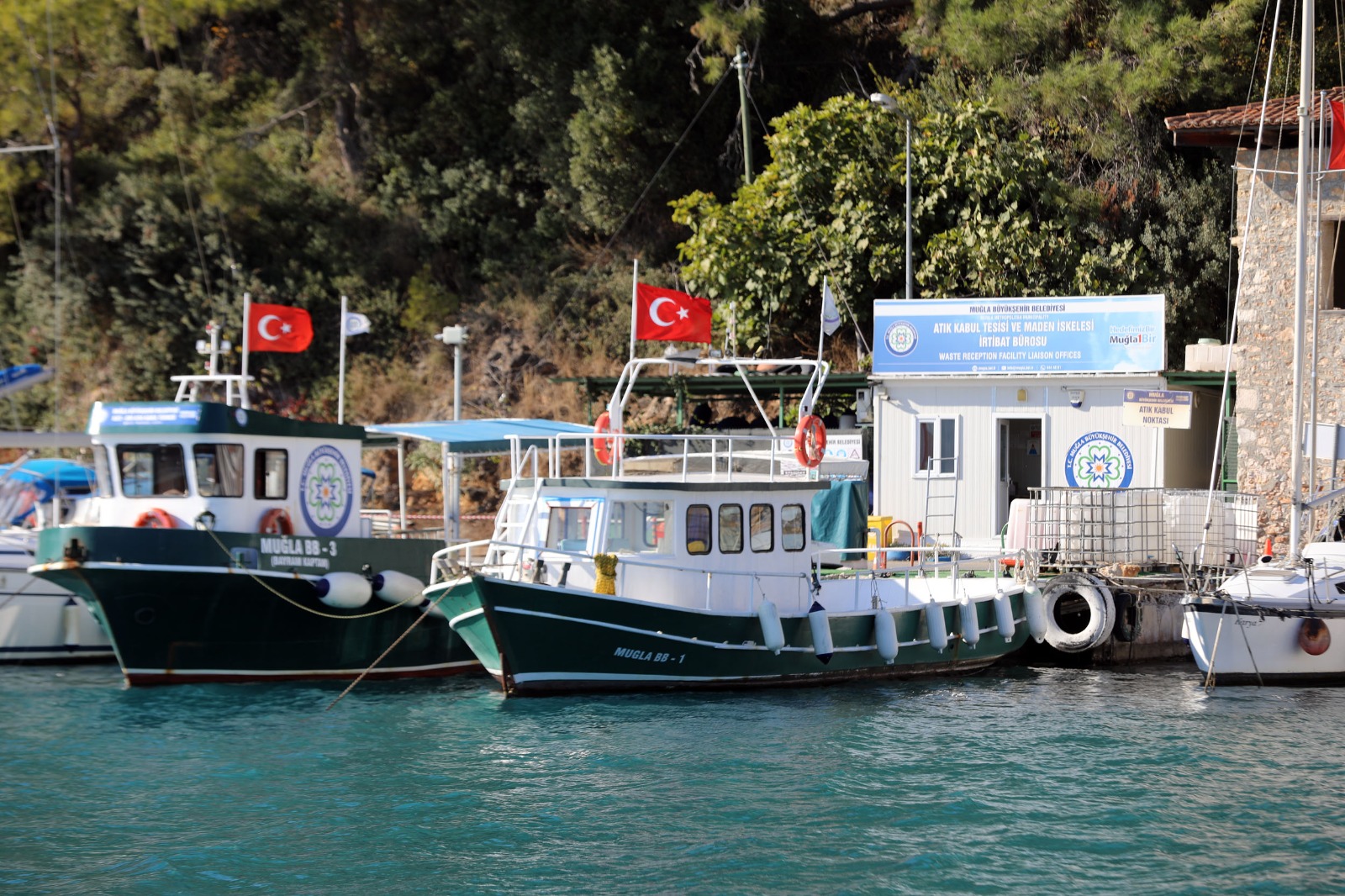 Büyükşehir 7 Atık Alım Teknesiyle Yaza Hazırlanıyor