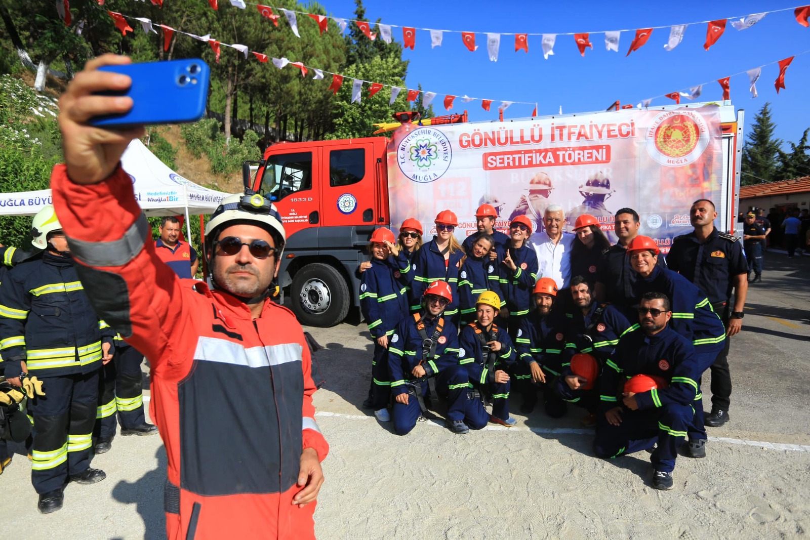 Gönüllü İtfaiyeciler Sertifikalarını aldı
