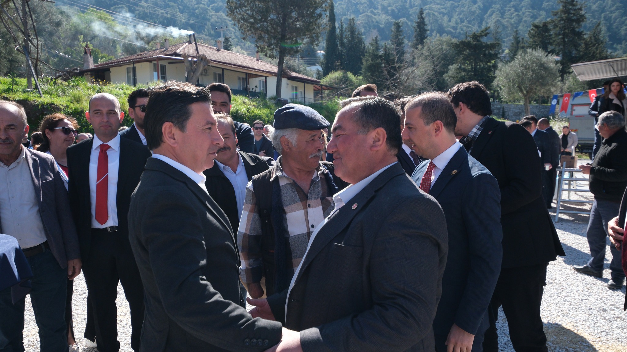 AHMET ARAS, MARMARİSLİLERLE BİR ARAYA GELDİ