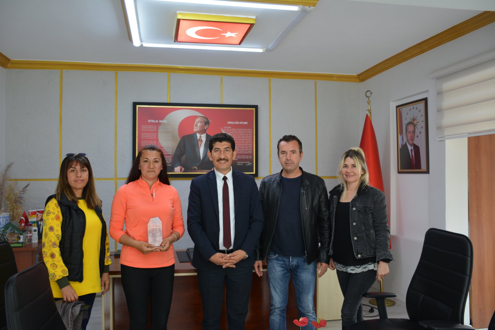 KÖYCEĞİZ’DE 80 KADININ OYNADIĞI HALK OYUNU MUTLUŞAHİNOĞLU’NA ÖDÜL GETİRDİ