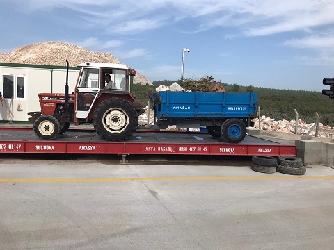 GÜNDE 60 TON KATI ATIK TOPLANIYOR