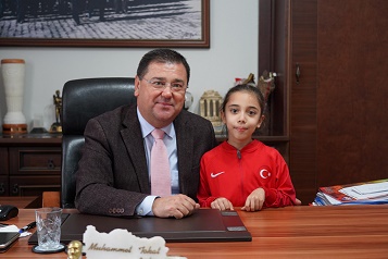 MİLAS’LI KÜÇÜK DANSÇI TÜRKİYE’Yİ MEKADONYA’DA TEMSİL EDECEK