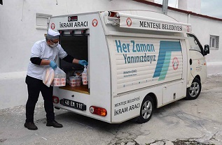 Muğla’da İhtiyaç Sahibi Ailelere Sıcak Yemek Dağıtılıyor