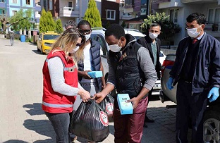 Menteşe Belediyesi’nden Yabancı Uyruklu Öğrencilere Gıda Yardımı