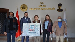 BAŞKAN TOKAT’A ANLAMLI HEDİYE