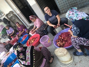 BUHARKENT’TE NAR EKŞİSİNİN ÜRETİM SÜRECİ BAŞLADI