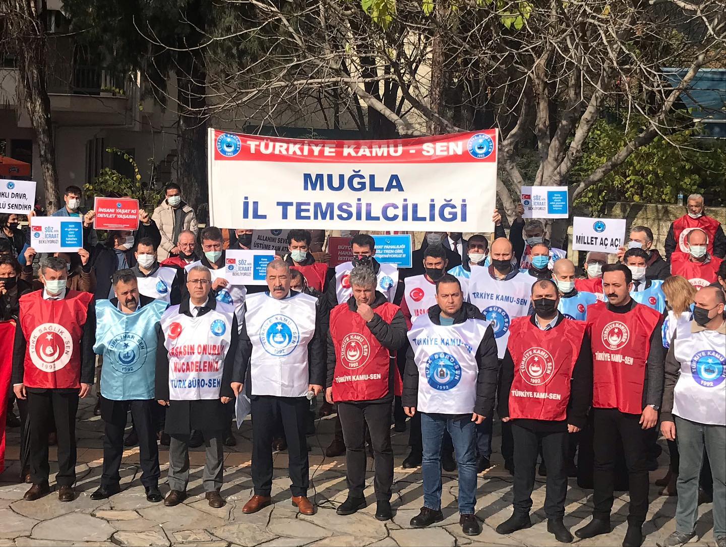 TÜRKİYE KAMU-SEN MUĞLA İL TEMSİLCİSİ MÜRSEL ÖZATA BASIN AÇIKLAMASINDA BULUNDU