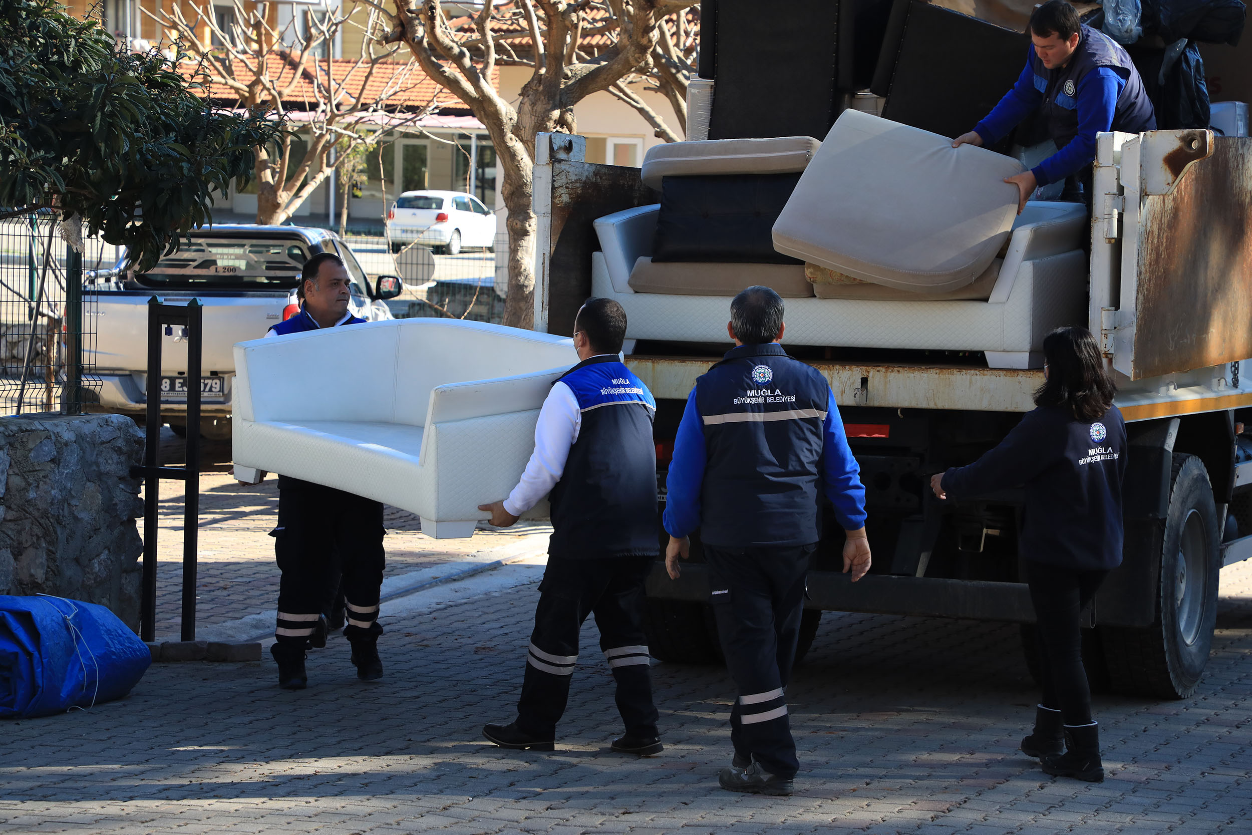 Büyükşehir Yağmur Mağdurlarının İhtiyaçlarını Karşılıyor