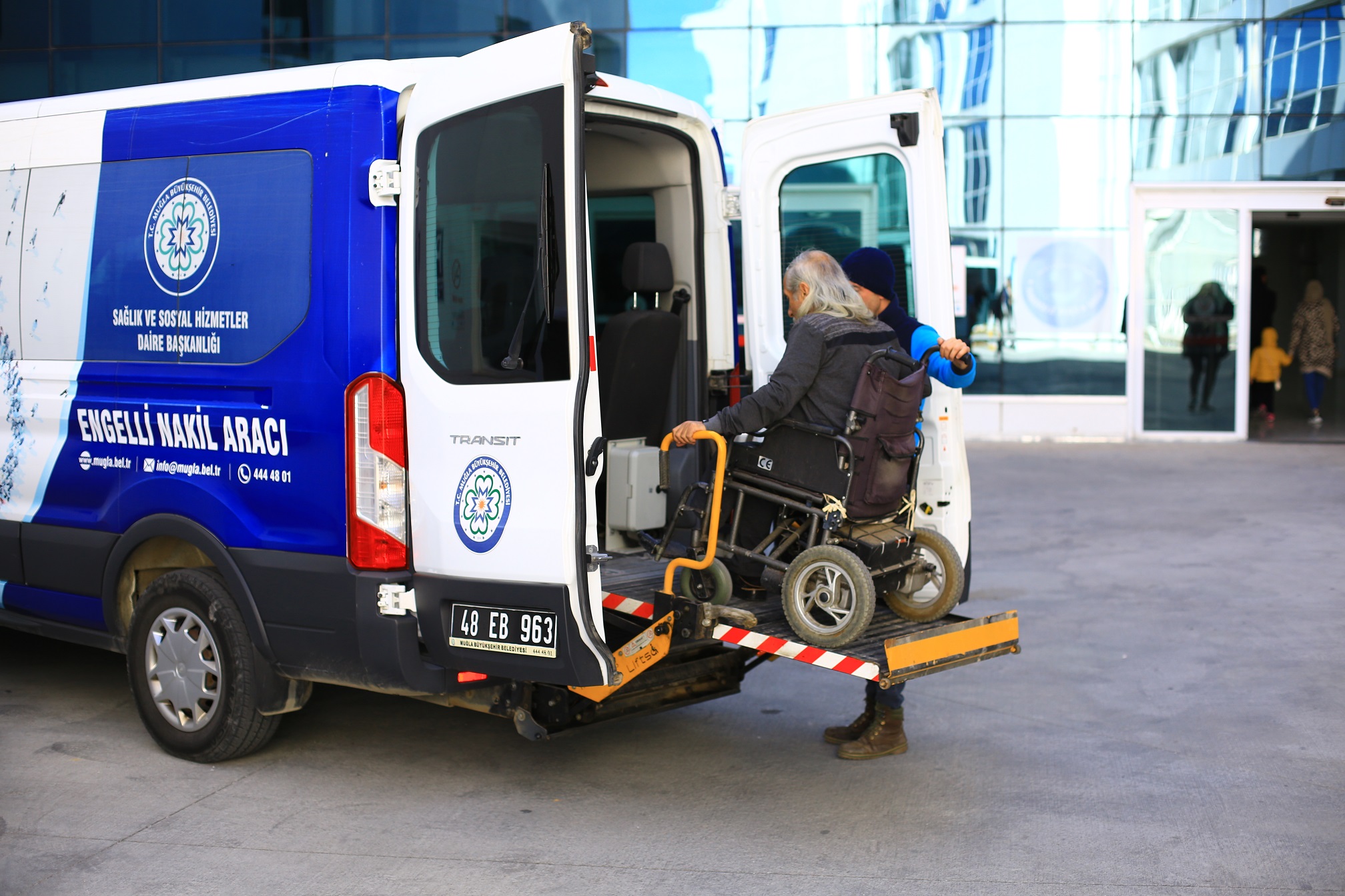 Büyükşehir’in Engelli Nakil Hizmeti takdir topluyor