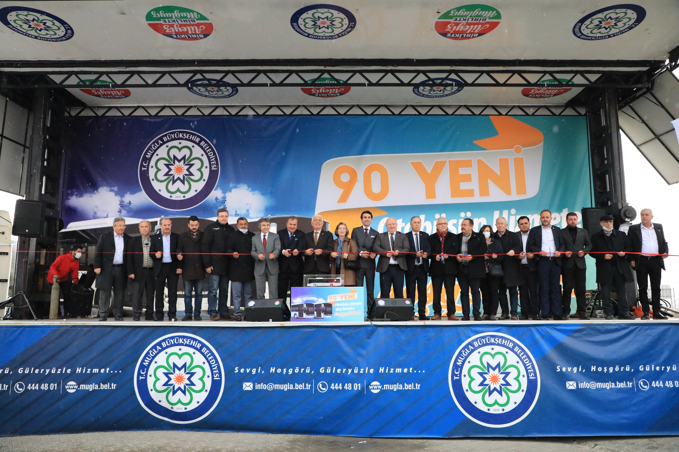 Büyükşehir 90 yeni otobüsü Muğlalıların hizmetine sundu