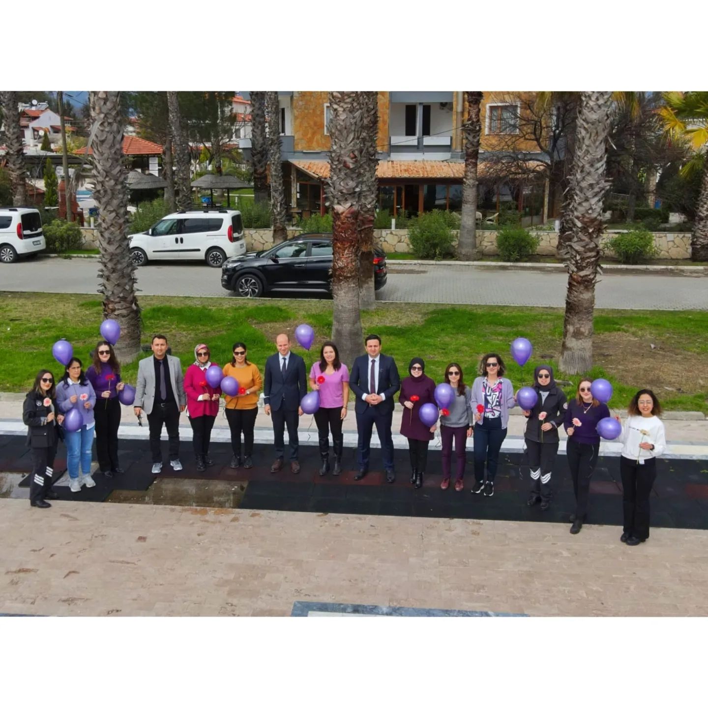 Köyceğiz Sosyal Hizmet Merkezi Müdürlüğü mor renkli balonlar uçurdu