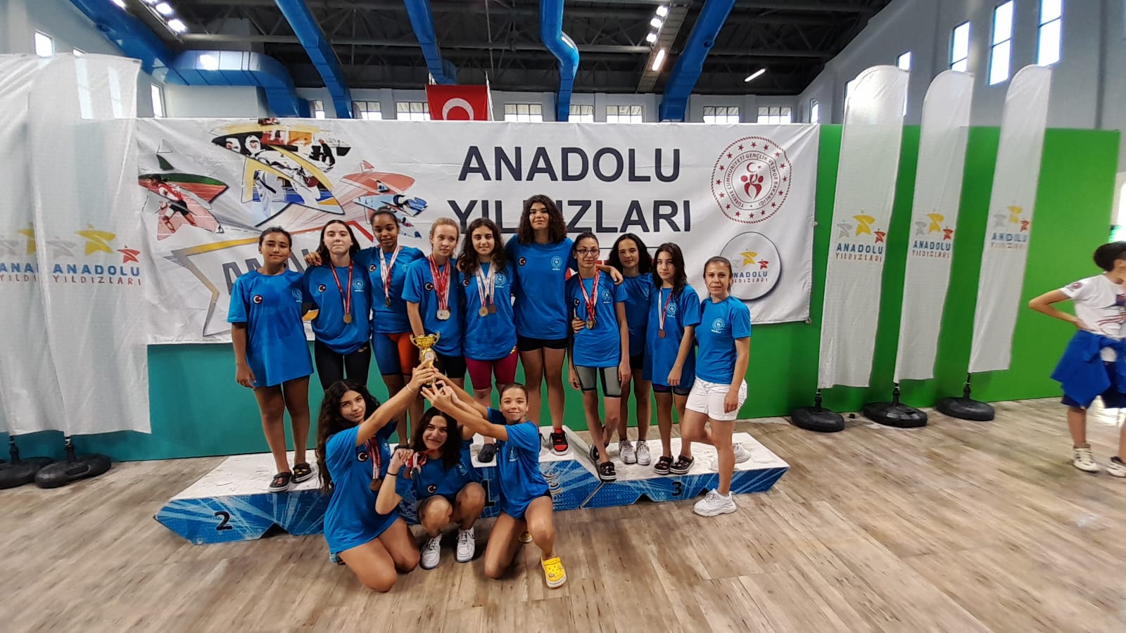 YÜZME MUĞLA İL KARMASI KIZ TAKIMI TÜRKİYE ÜÇÜNCÜSÜ