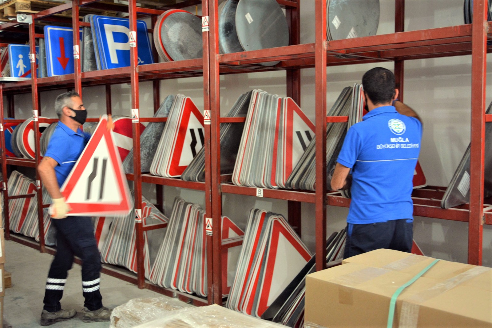 Büyükşehir, Ürettiği Levhalardan 14 Milyon TL Tasarruf Etti 