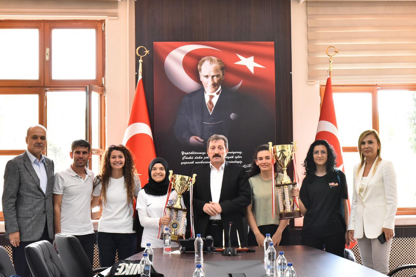 ORTACALI ŞAMPİYONLARDAN VALİ TAVLI’YA ZİYARET