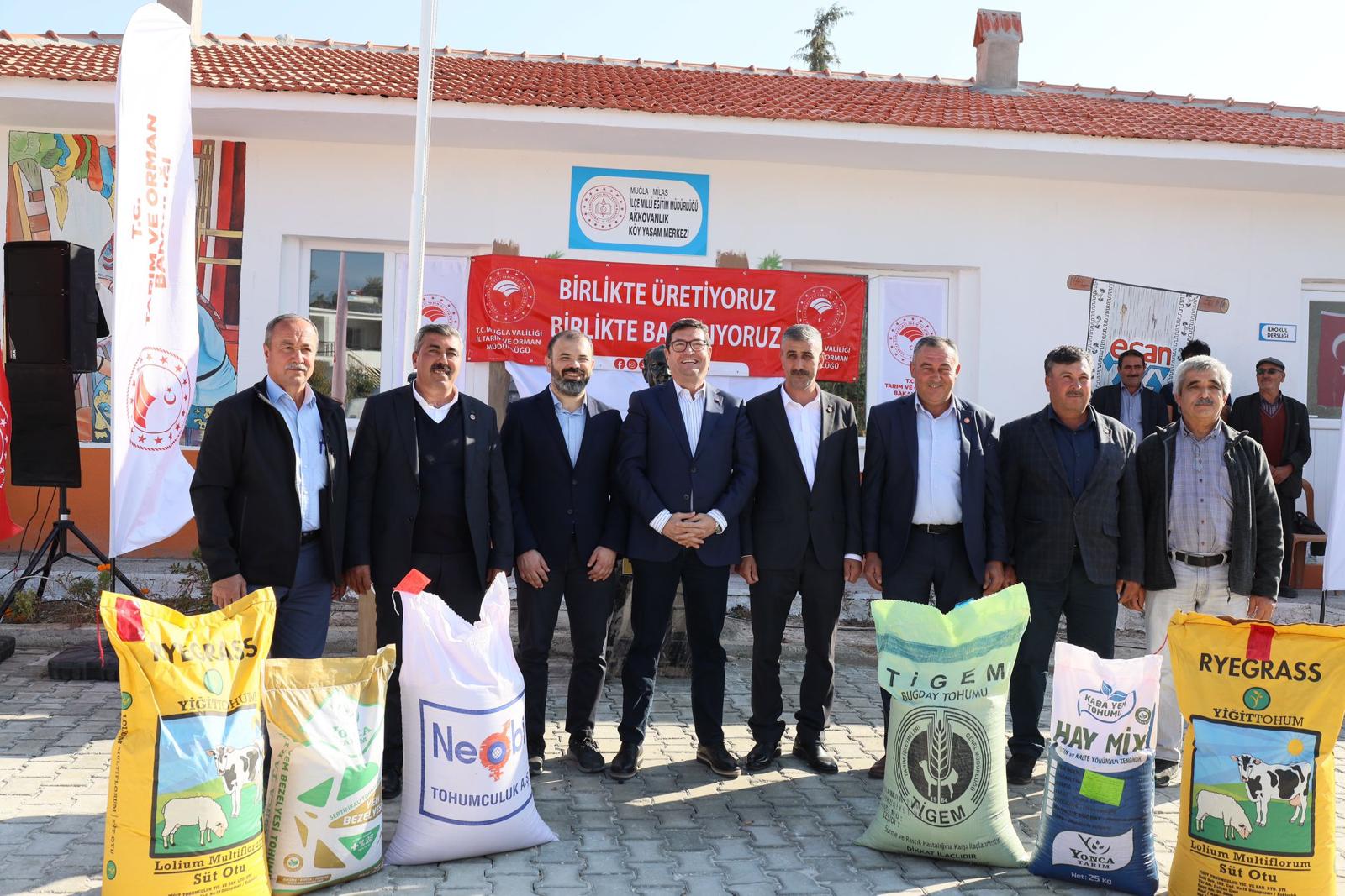 MİLAS TÜRBE PLATOSUNA 64 TON SERTİFİKALI TOHUM DAĞITILDI
