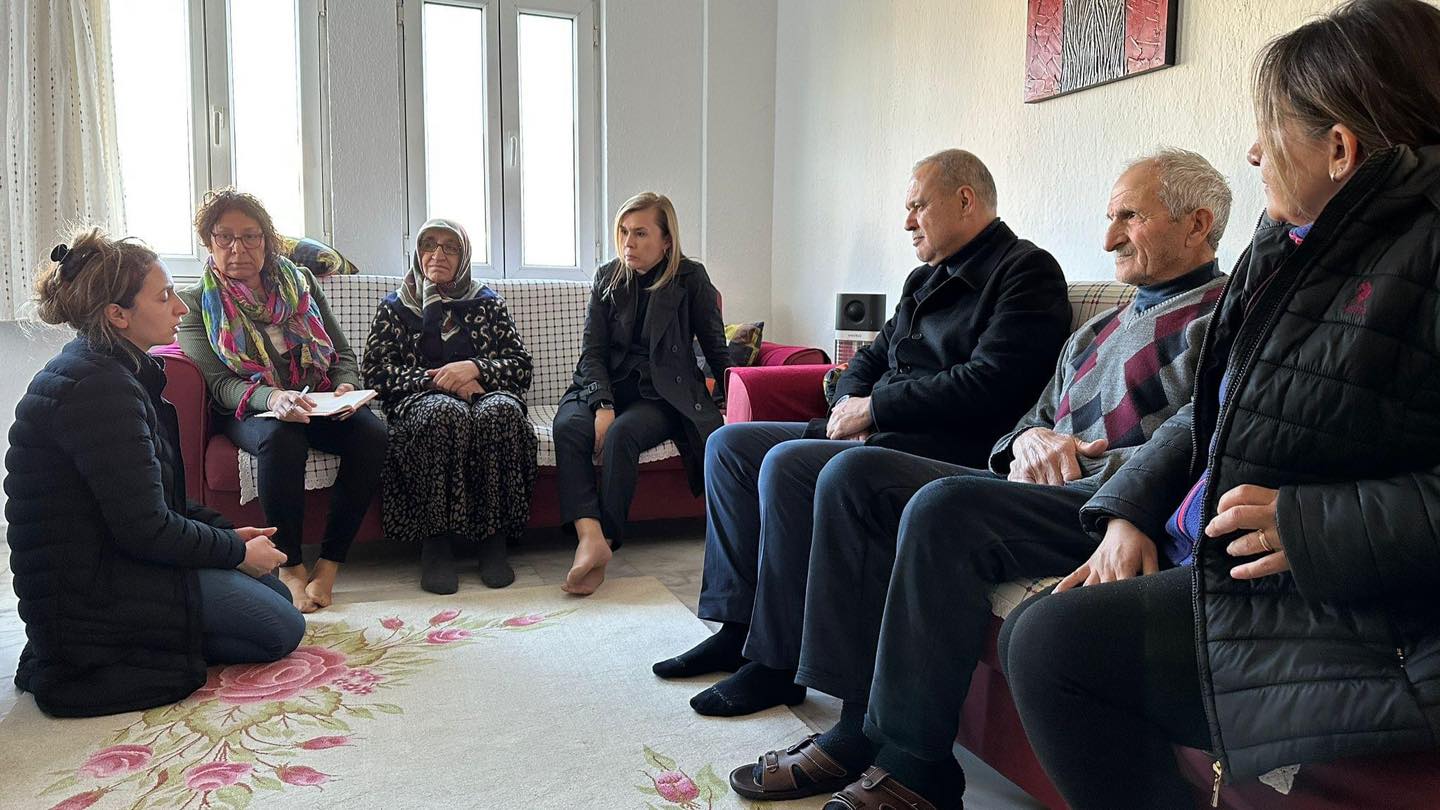 ORTACA’YA GELEN DEPREMZEDE AİLELER ZİYARET EDİLDİ