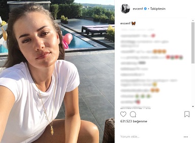 Ünlü Oyuncu Fahriye Evcen Güzelliğiyle Büyüledi