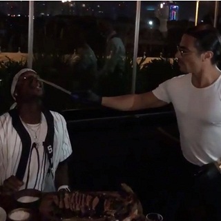 Nusret, Dünyaca Ünlü Futbolcular Messi ve Paul Pogba'ya 