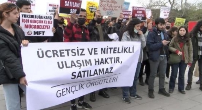 ÜNİVERSİTE ÖĞRENCİLERİNDEN TOPLU TAŞIMA ZAMMINA PROTESTO 
