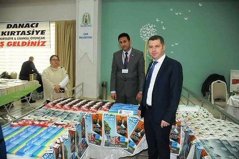 ÇAN BELEDİYESİ 4. KİTAP FUARI'NDA YÜZLERCE KİTAPSEVER BULUŞTU